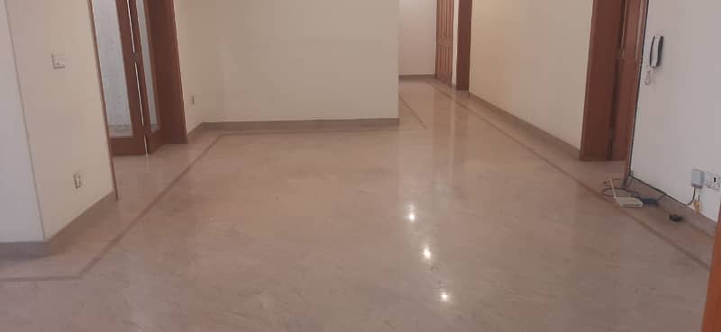 1 Kanal Upper Portion with Separate Gate Available for Rent in Z Block Phase 3 DHA Lahore 0