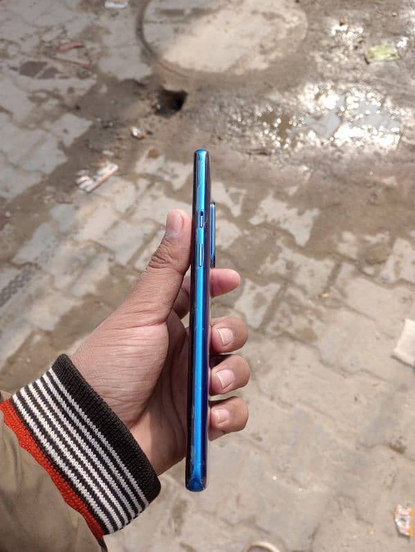 OnePlus 8pro dote Hy or update ki wajha sa Finger nai Chal rhi 7