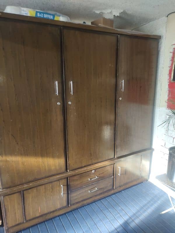 Wooden Wardrobe/Almari for Sale in good condition 1