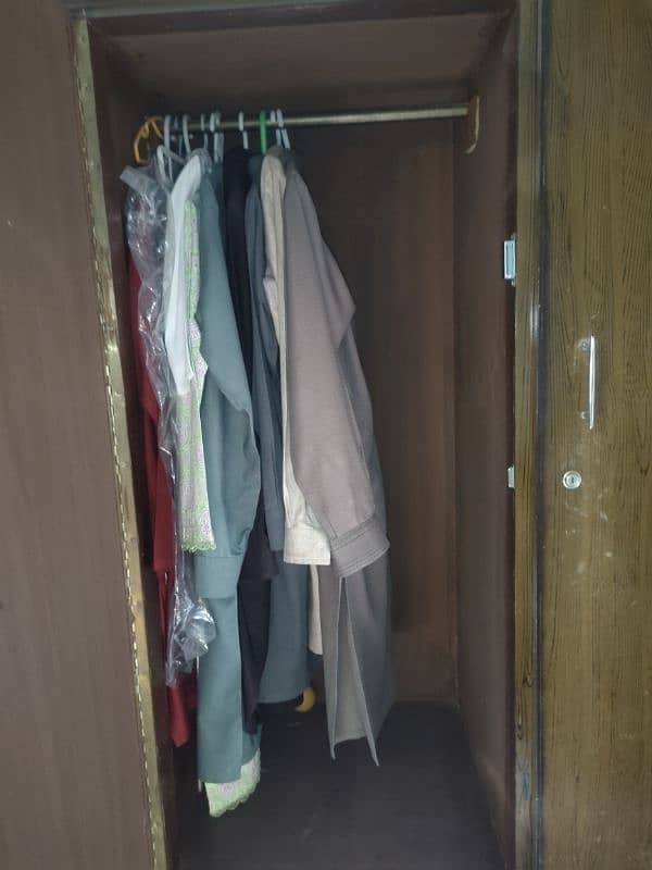 Wooden Wardrobe/Almari for Sale in good condition 2