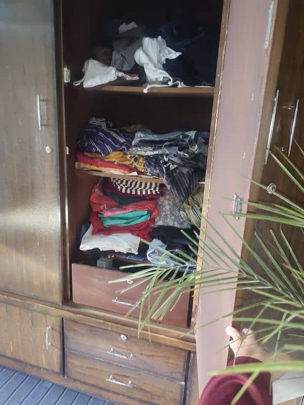 Wooden Wardrobe/Almari for Sale in good condition 3