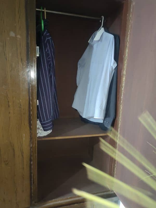 Wooden Wardrobe/Almari for Sale in good condition 4