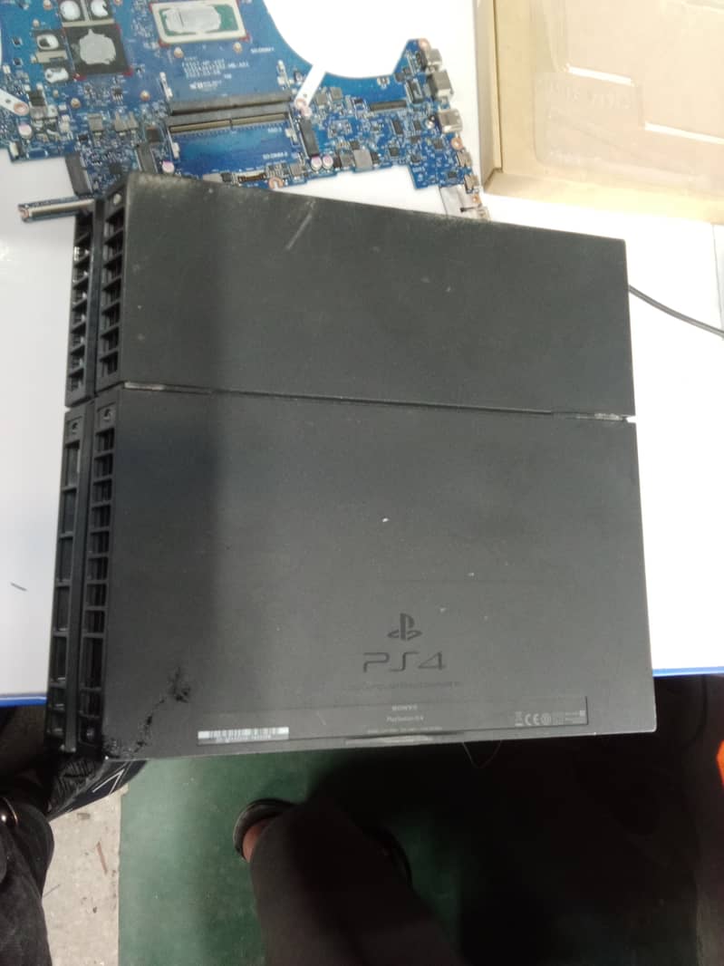 PLAY STATION 4 1 TB WITH 1 CONTROLLER 1