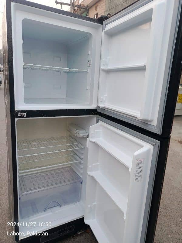 Dawlance fridge smal size good condition good working total original 6