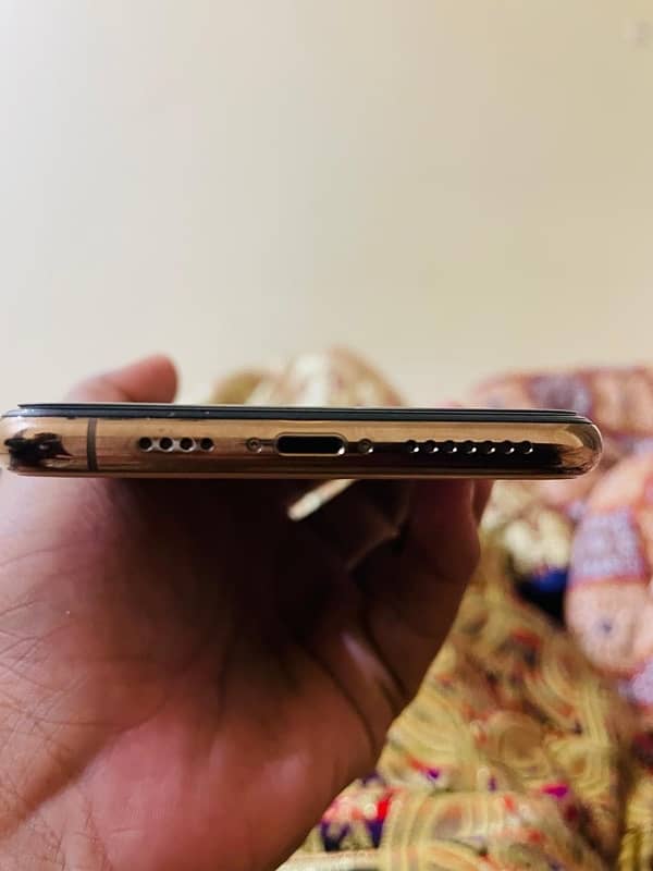 iPhone xs max 256gb. 3