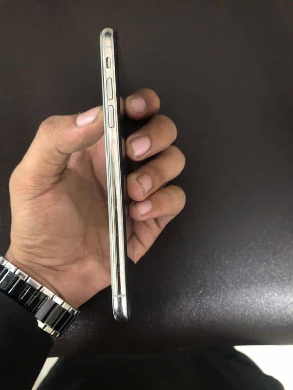 iPhone Xs 64 gb 2