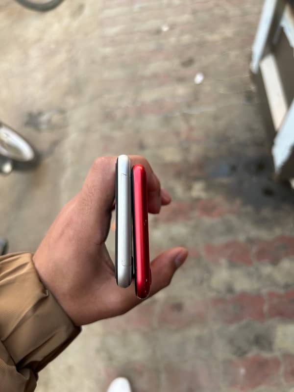 iPhone SE (White,Red) 2