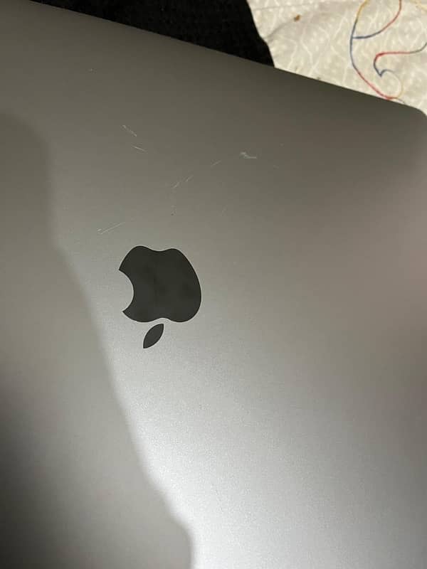 MacBook Pro i7 16” 16GB 512GB 4 GB graphic card 4