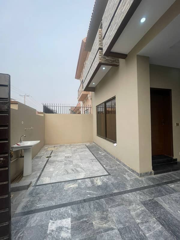 Affordable 10 Marla Use House For sale in A block For Sale 3