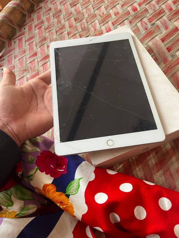 iPad 8 generation 128 GB 3