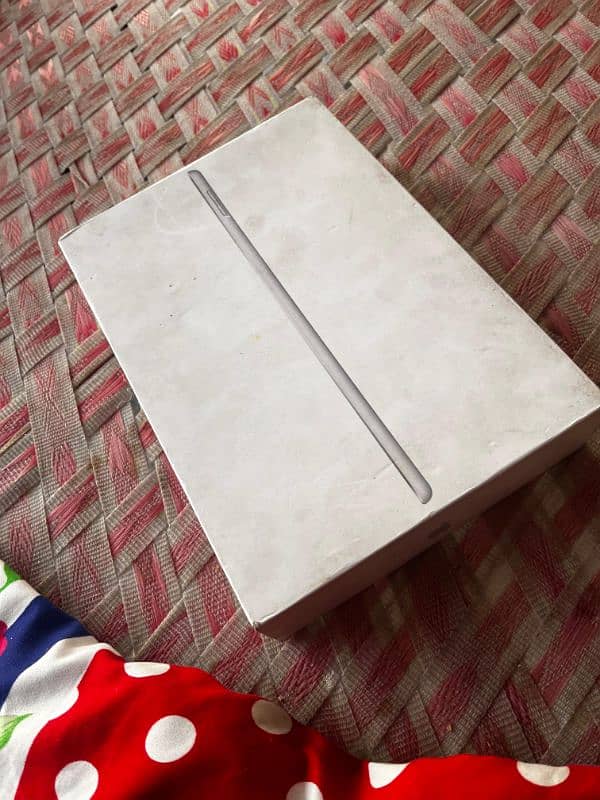 iPad 8 generation 128 GB 4