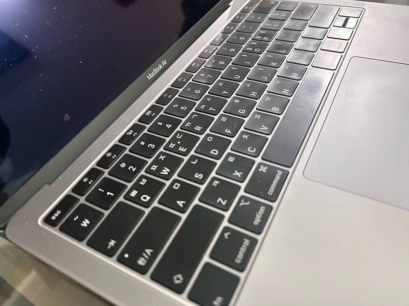 macbook air 2018 8/128 2