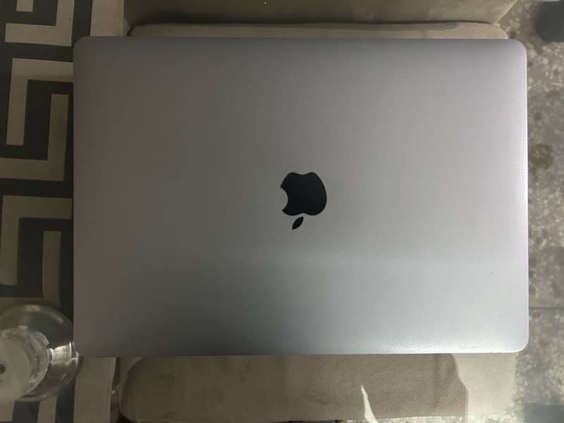 macbook air 2018 8/128 4