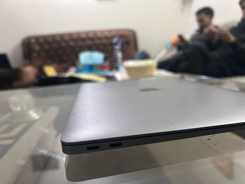 macbook air 2018 8/128 5