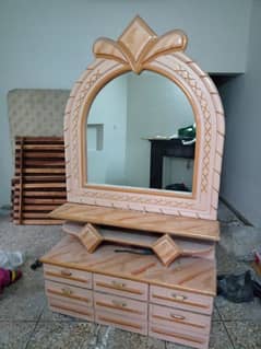 deco paint, dressing table with stool.