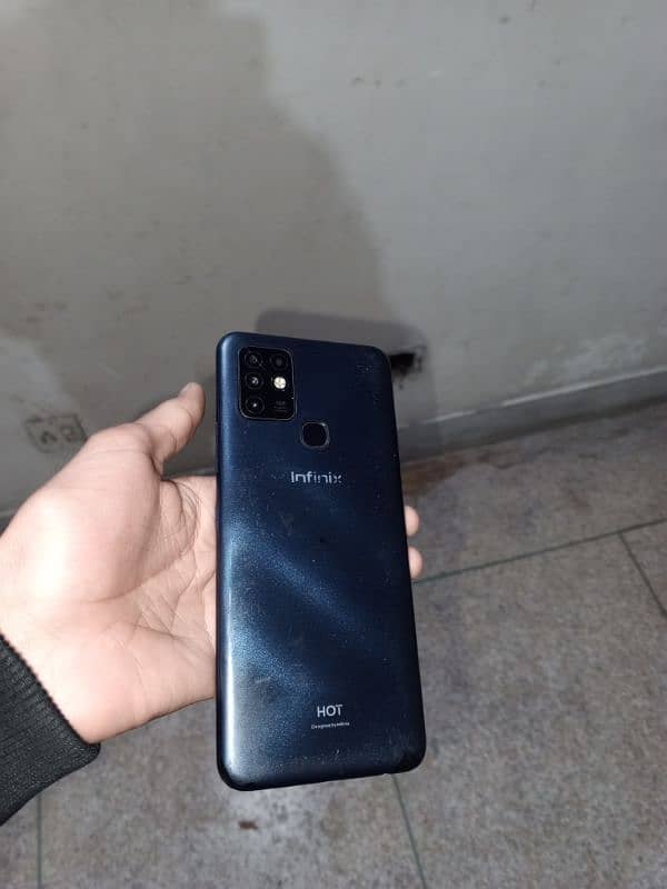 Infinix hot 10 in genuine condition. 4,64gb 9