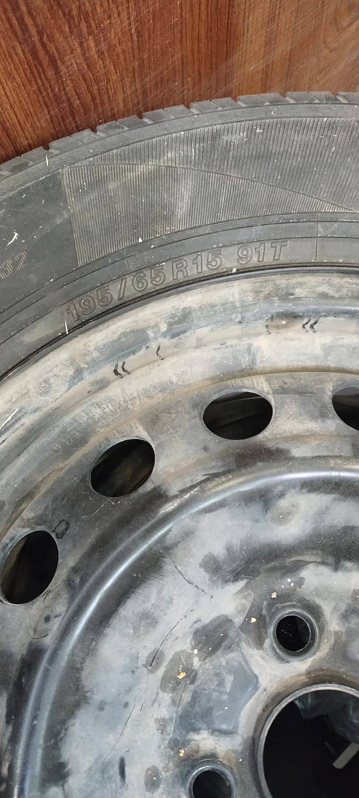 Hallow Rim & Yokoham Tyres 195/65R15 for Sale 1