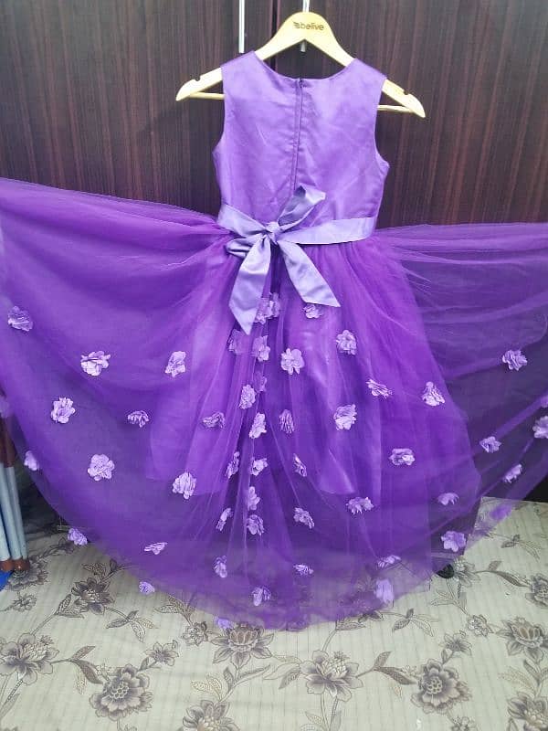 tail frock good condition 3