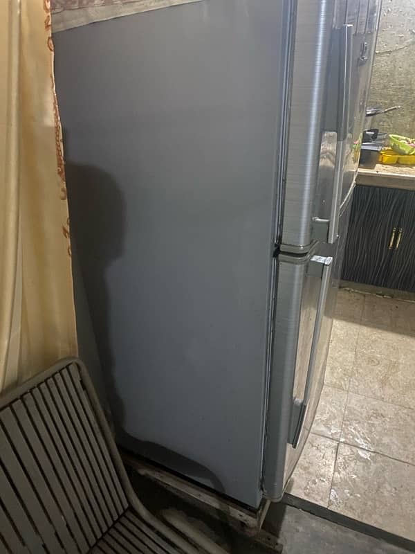 Dawlance refrigerator Medium size 3