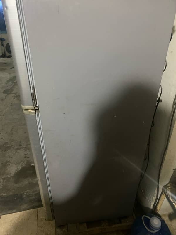 Dawlance refrigerator Medium size 4