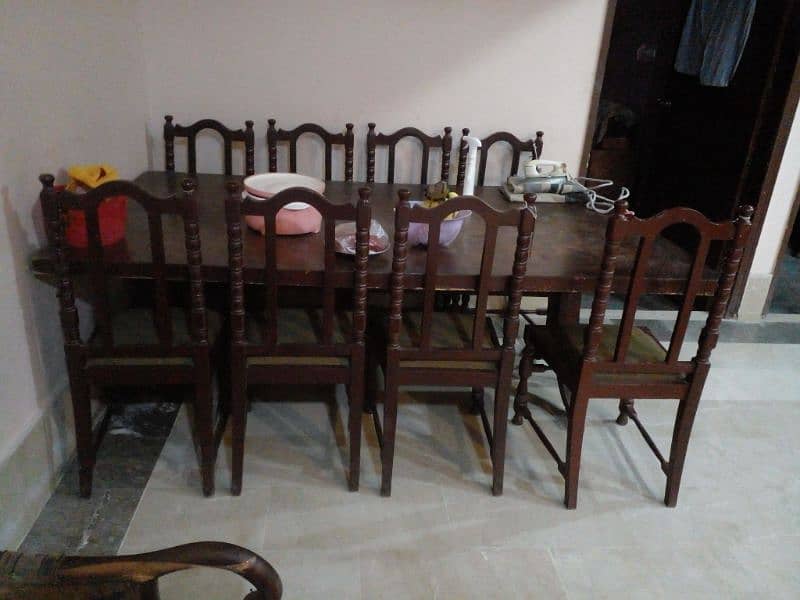 8 chairs dineng table v nice condition 4