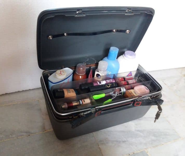 Vanity | Makeup Box | Beauty Box 4