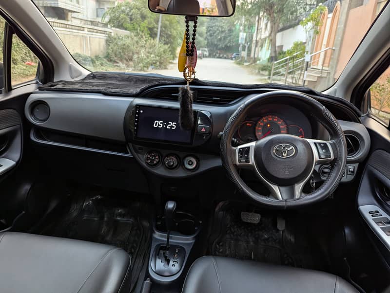 Toyota Vitz 2015 9