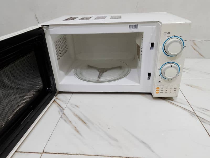 Dawlance microwave oven good condition all ok 2