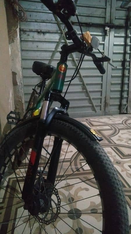 maigoo cycle MTB pro mountain 10/10 condition just 2 week used 8