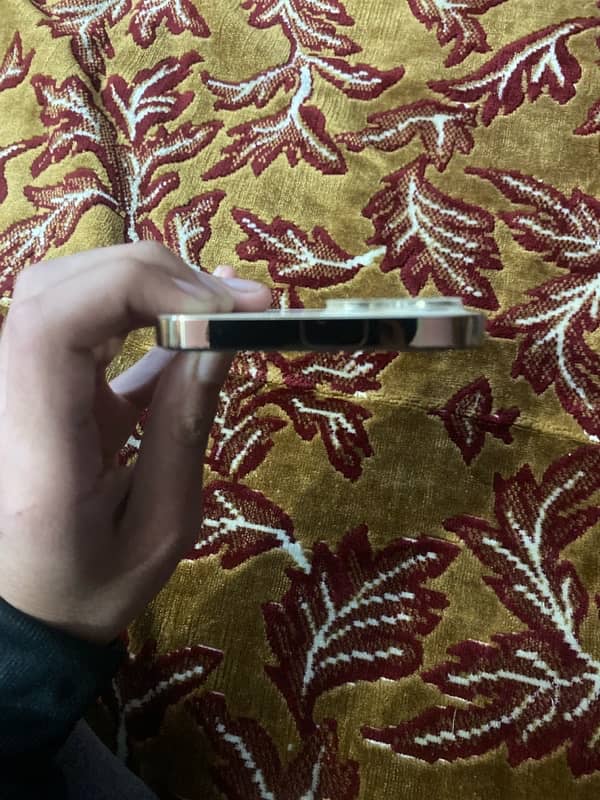 non pta i phone 12 pro max in 10/10 condition 3