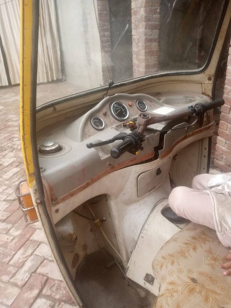 CNG loader rickshaw 3