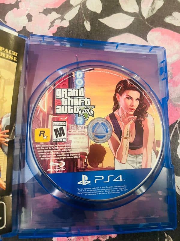 Ps4 Fifa23 Gta V perimum edition slightly used 8