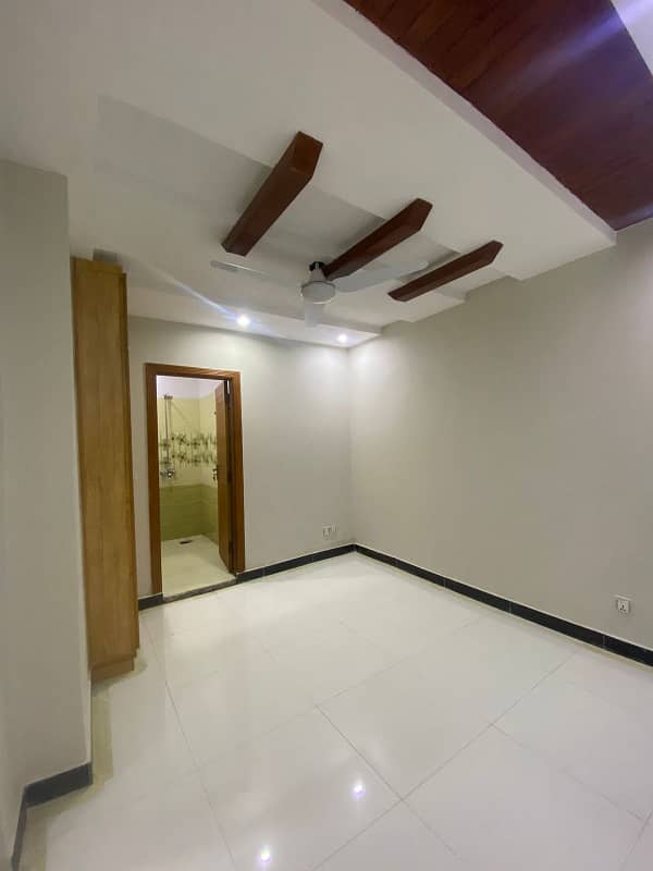 Flat for rent 3 bedroom unfurnished apartment available in E-11 4