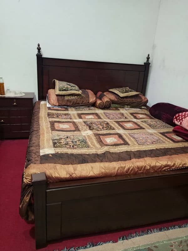 king size bed with dressing table and side tables 0