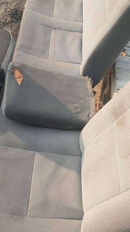 Van seats 2