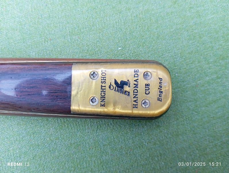 One piece handmade snooker cue England 1