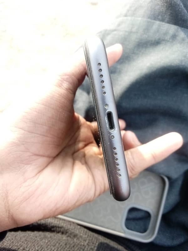 IPhone 11 in very good condition for sale. 2