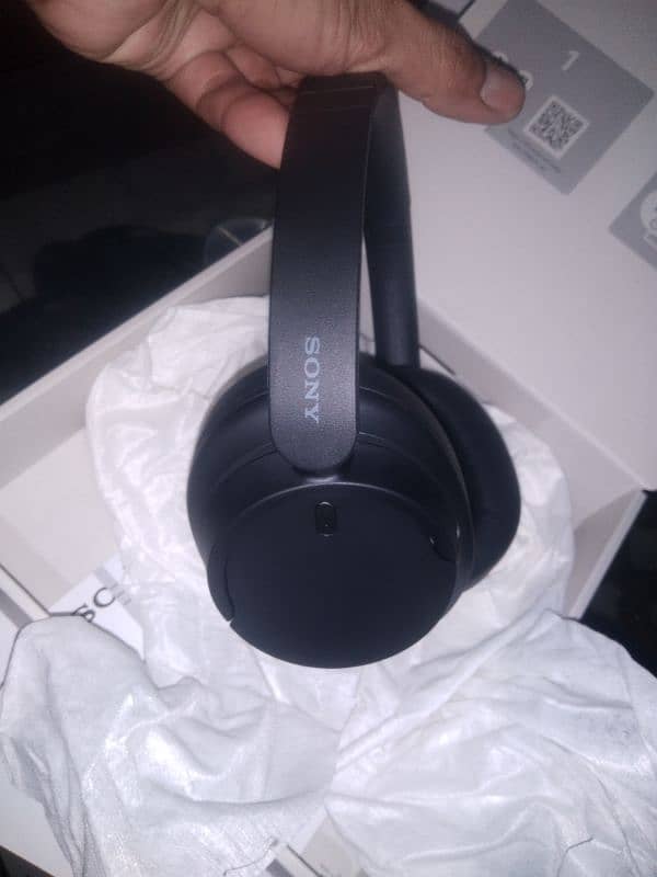 Sony WH-CH720N Headphone 1