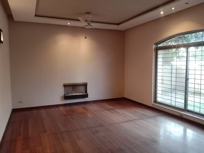 1Kanal New Styilsh Beautiful House For Sale DHA Phase 4 2