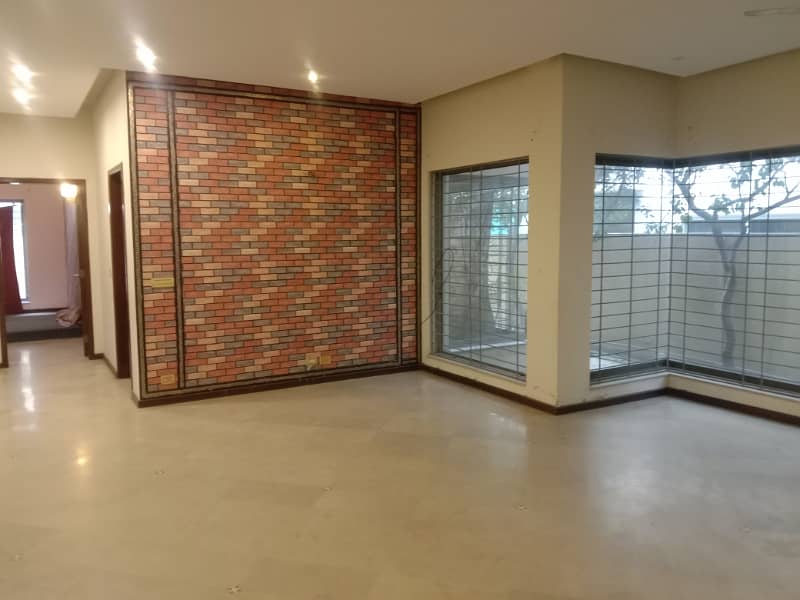 1Kanal New Styilsh Beautiful House For Sale DHA Phase 4 13