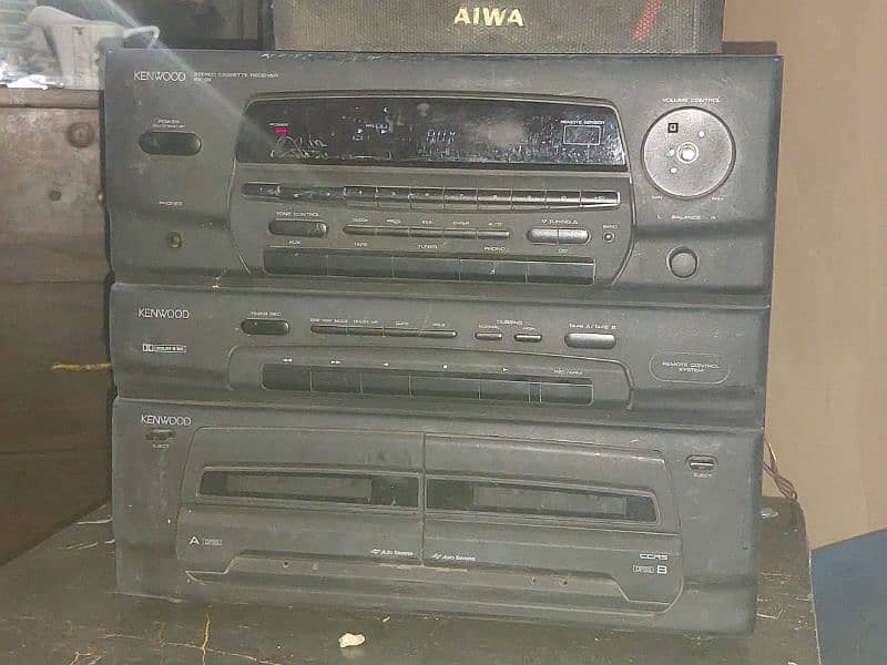 kenwood orignal sound system with orignal two sony speakers 0