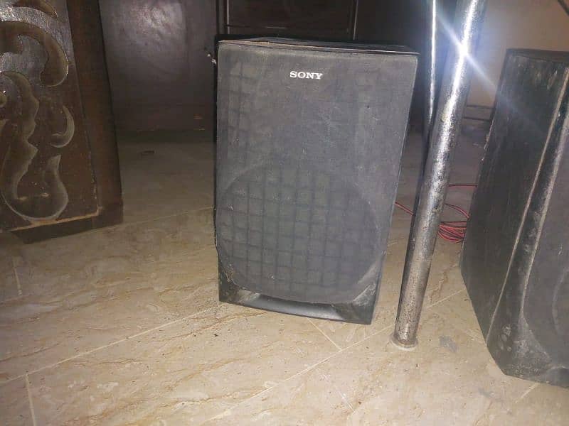 kenwood orignal sound system with orignal two sony speakers 1