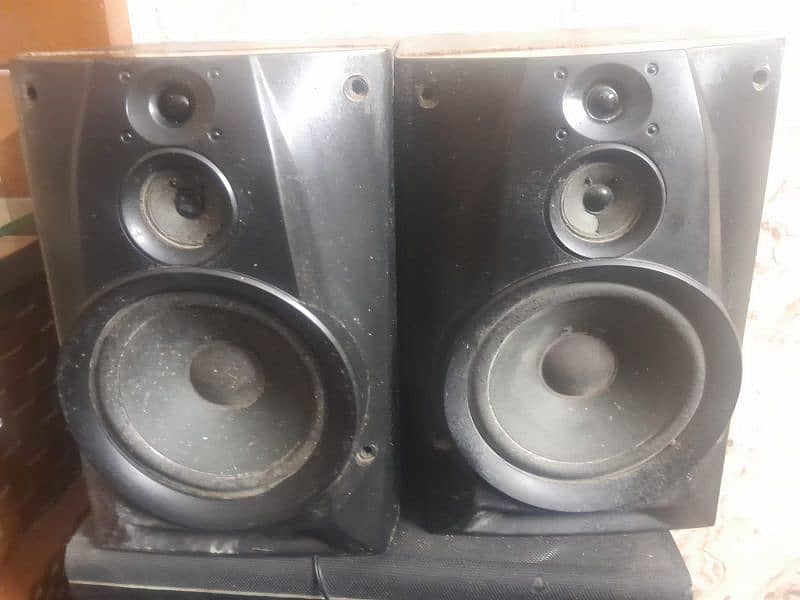 kenwood orignal sound system with orignal two sony speakers 3