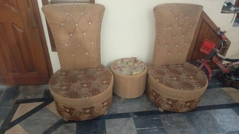 Sofa Chair with round table 0