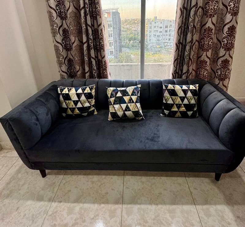 1 Bedroom Fully furnished Apertment for SALE in Bahria Town Phase 7 3