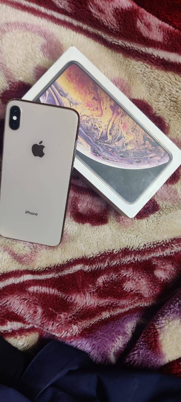 Apple iPhone XS Max 7