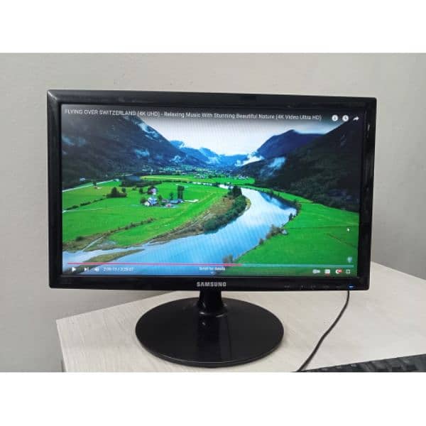 Samsung SyncMaster SA300 19" LED Monitor 0