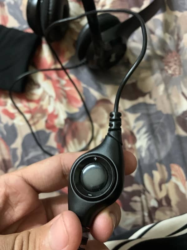 Logitech H390 Noise Cancelling headset 3