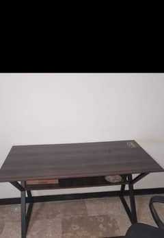 computer or laptop table