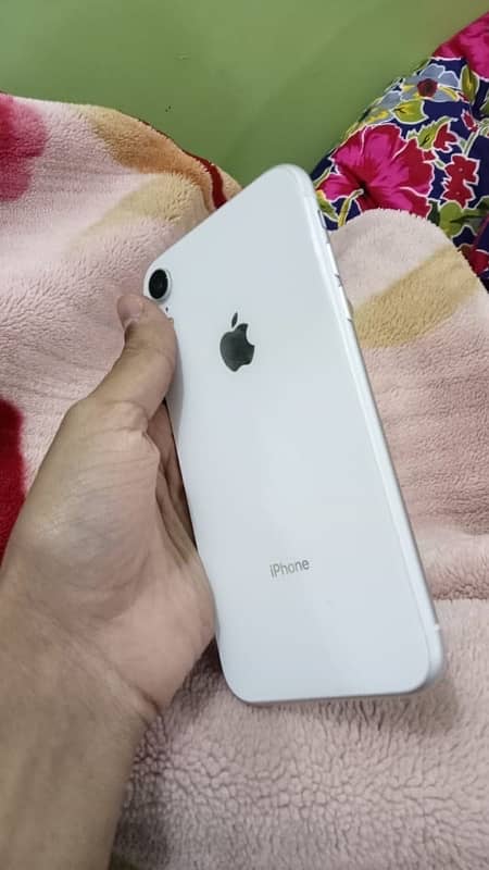 ipone xr white colour contact watsapp 03188950048 2